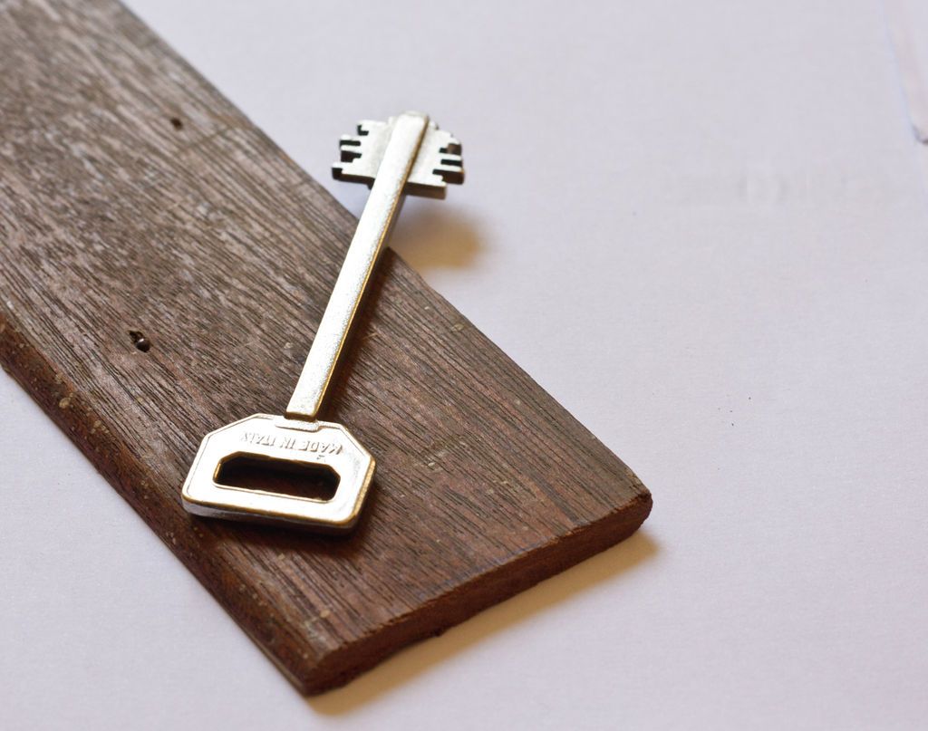How to Make Wooden Grips for Your Keys - grandgoldman.com