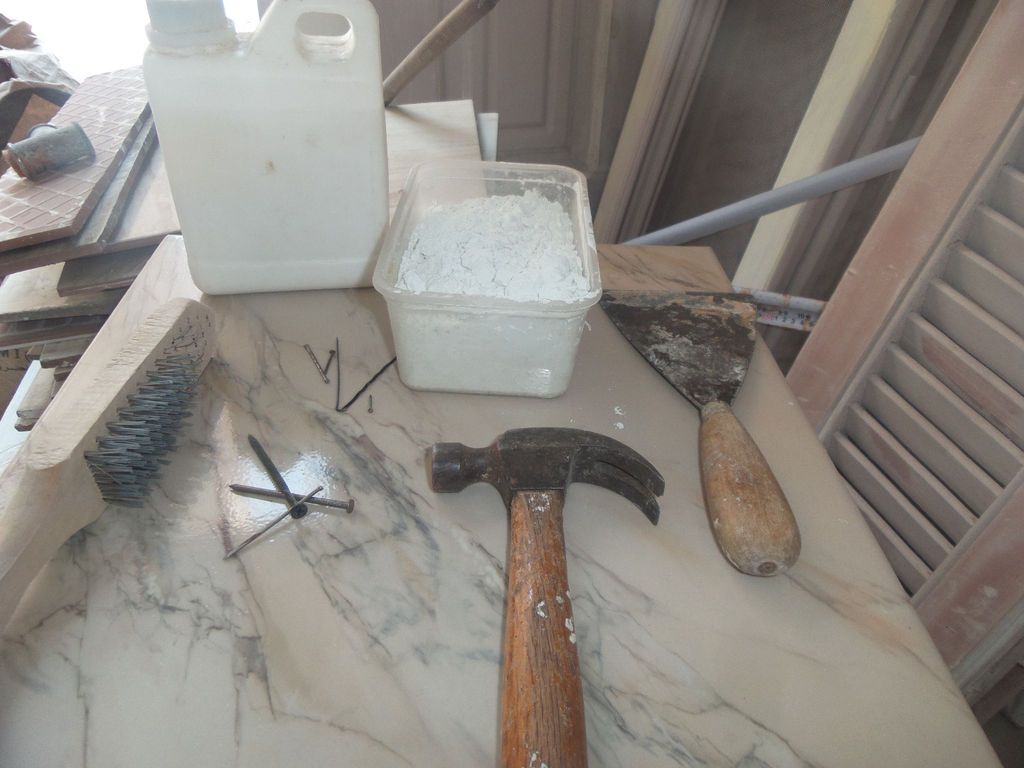 How to Fix Loose Tiles in the Living Room or Bathroom - grandgoldman.com