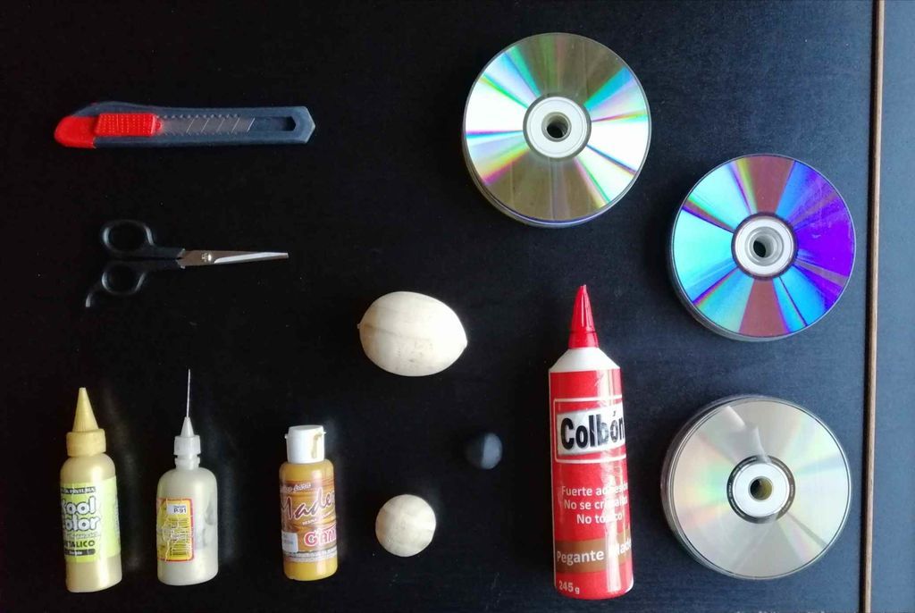 How to Make a Bird with CD Discs - grandgoldman.com