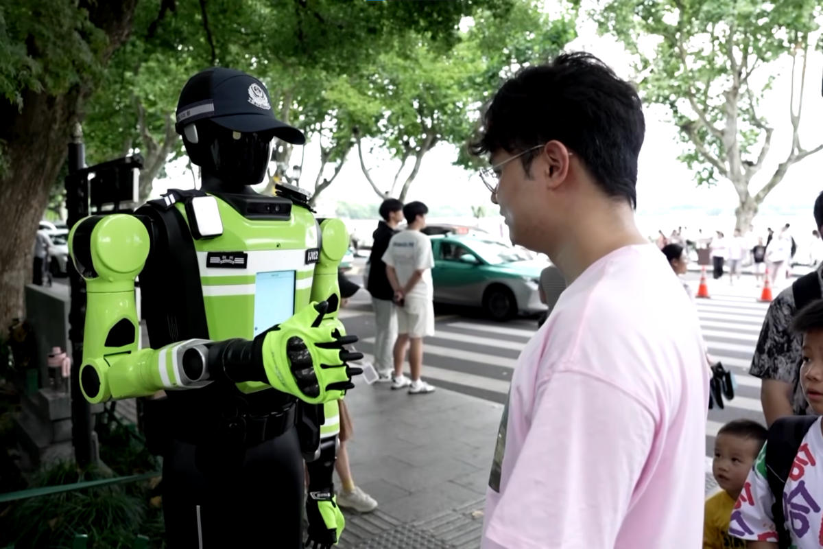 China's Traffic Robots Take Over Hangzhou Streets