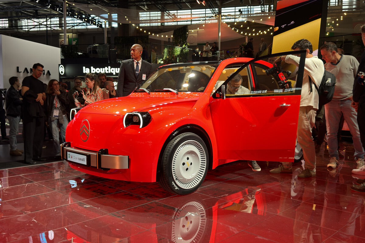 Paris Motor Show: Citroën 2CV Steals Spotlight as BYD Debuts 11-Minute Charge