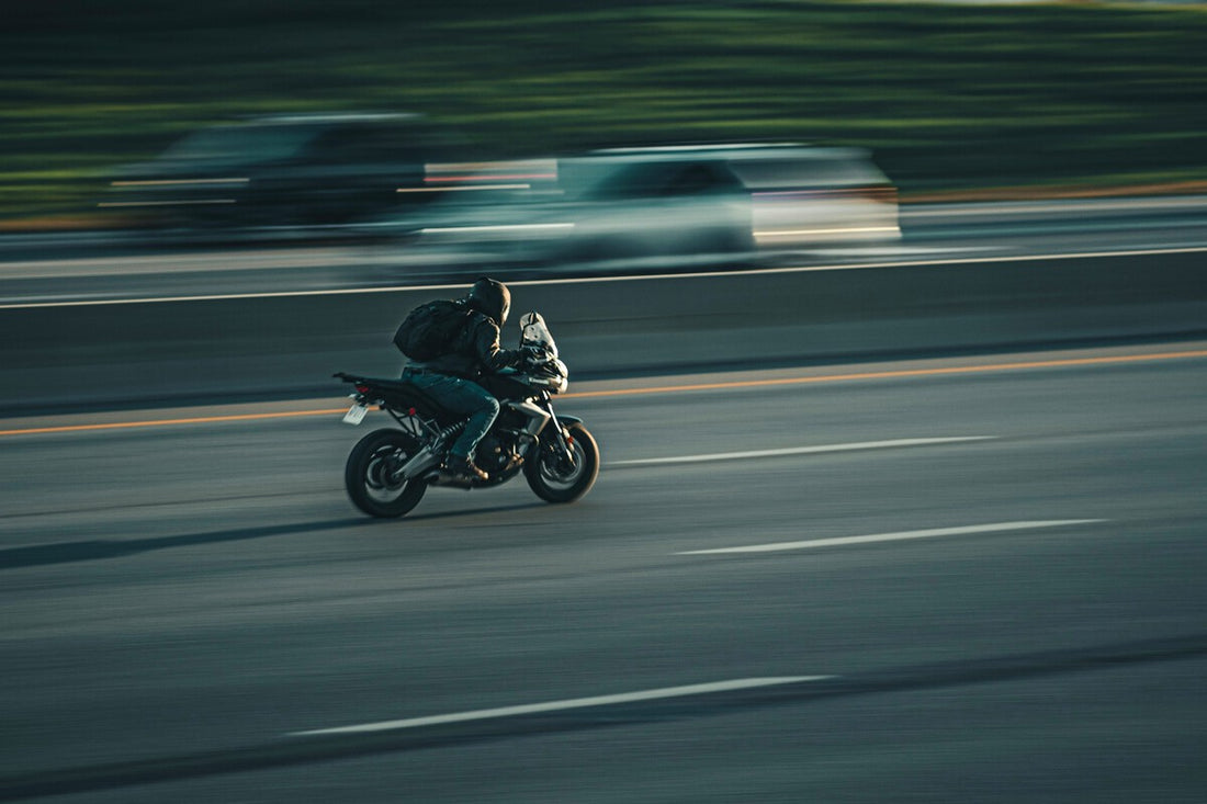Spain's New Traffic Rules Let Motorcyclists Use the Shoulder in Traffic Jams