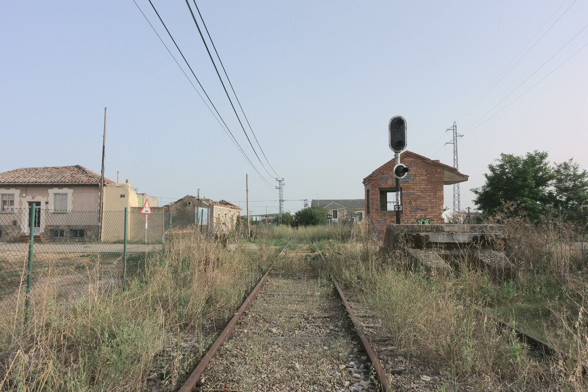 Spain's Abandoned Rail Corridor: 35,000 Recycled Sleepers Could Revive