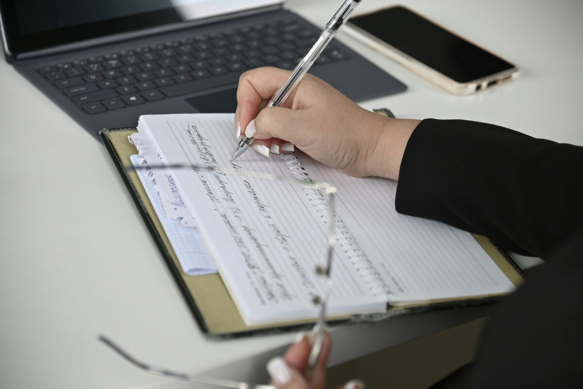 Anthropic's $172K Administrative Job Despite AI Agent Hype