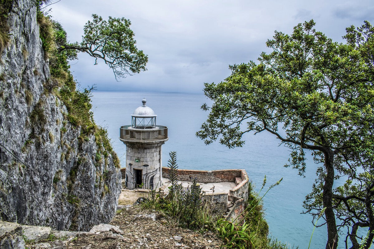 Cantabria's 700-Step Cliff Staircase: A Spectacular Sea Leap