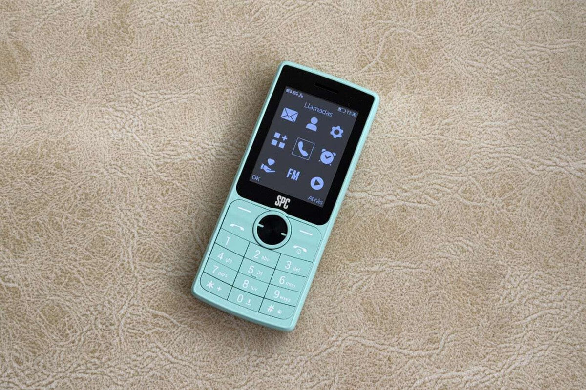 Ditching a $1,500 Phone for a $40 Dumb Phone: Worth