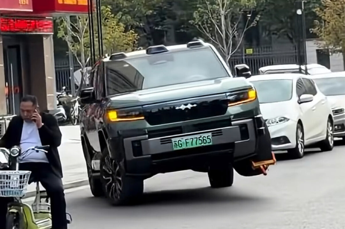 BYD Driver Uses DiSus-P Ultra to Drive With Wheel Clamped