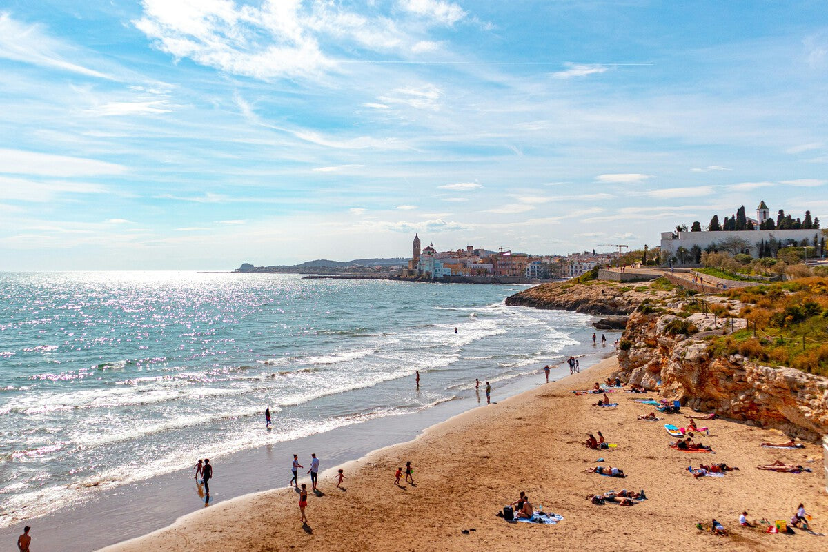 Spain's 100 Million Tourist Goal Faces Extreme Heat Threat