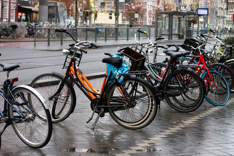 Spain's New Traffic Rules Let Bikes Ride Against One-Way Traffic