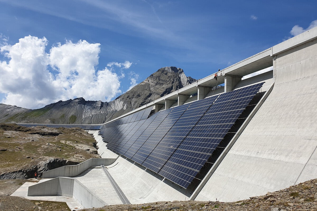 Swiss Alpine Dam Solar Farm Boosts Winter Power Output