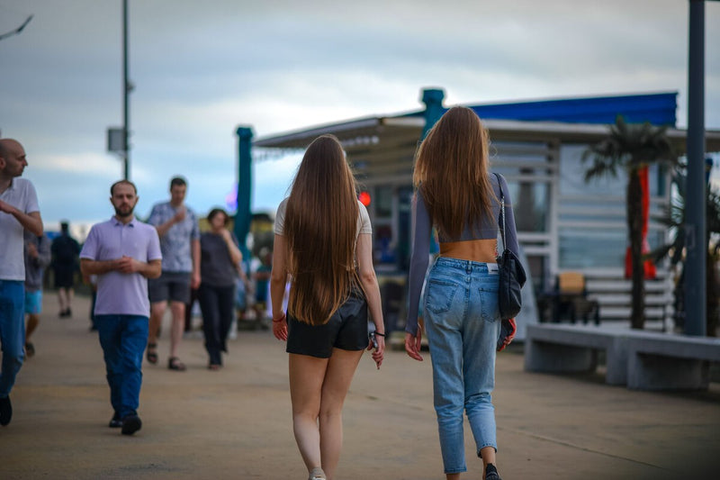Barcelona Hosts First Tall People Party With 1.82m Minimum Height