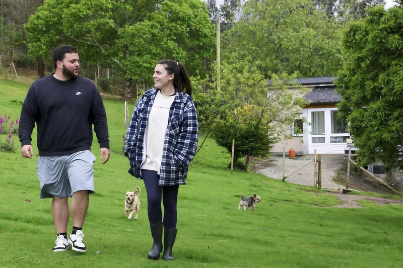 Spanish Couple Leaves City for Farm Life and Becomes Viral Star