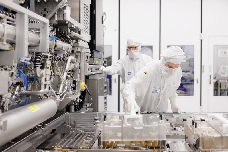 Intel vs TSMC: Diverging Paths in High-NA Lithography