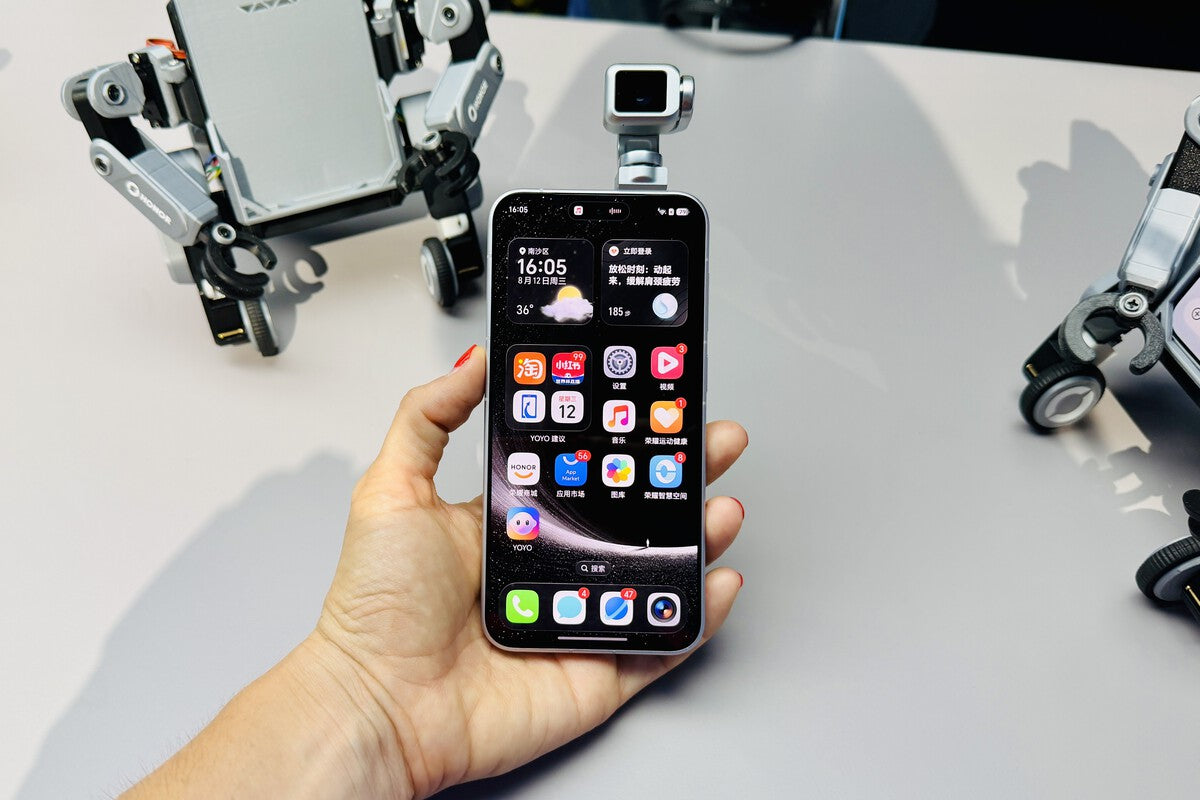 Honor Robot Phone Hands-On: The Gimbal Phone You Didn't Know You Needed