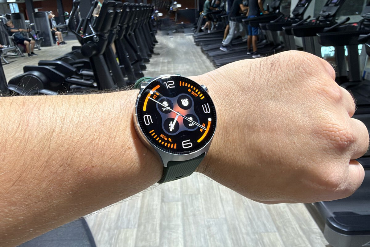 Moto Watch Ultra Review: A Smartwatch for Gym and Weddings