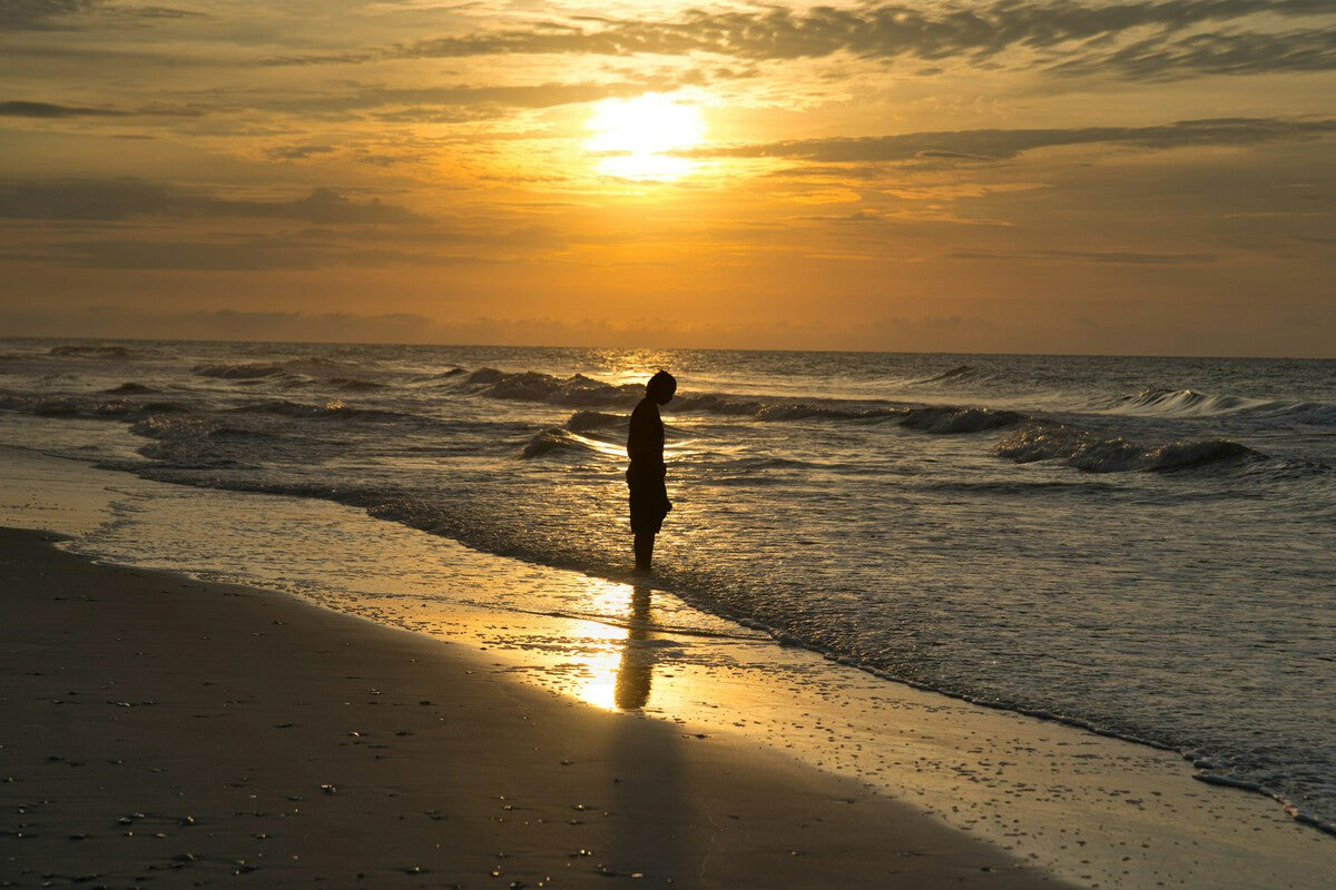 Can You Go on Vacation While on Sick Leave? Labor Law Explained