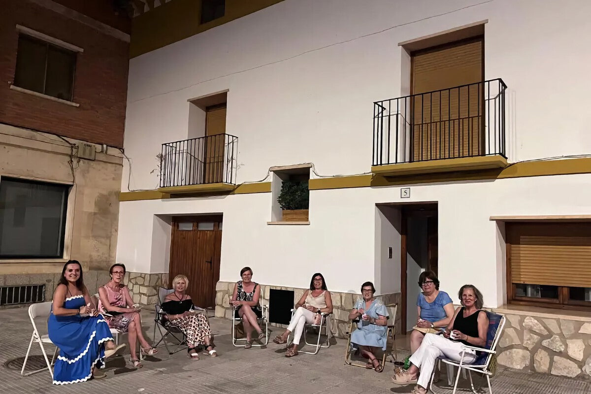 Gelsa's 'Salir a la Fresca' Event Draws Record Crowd of 400