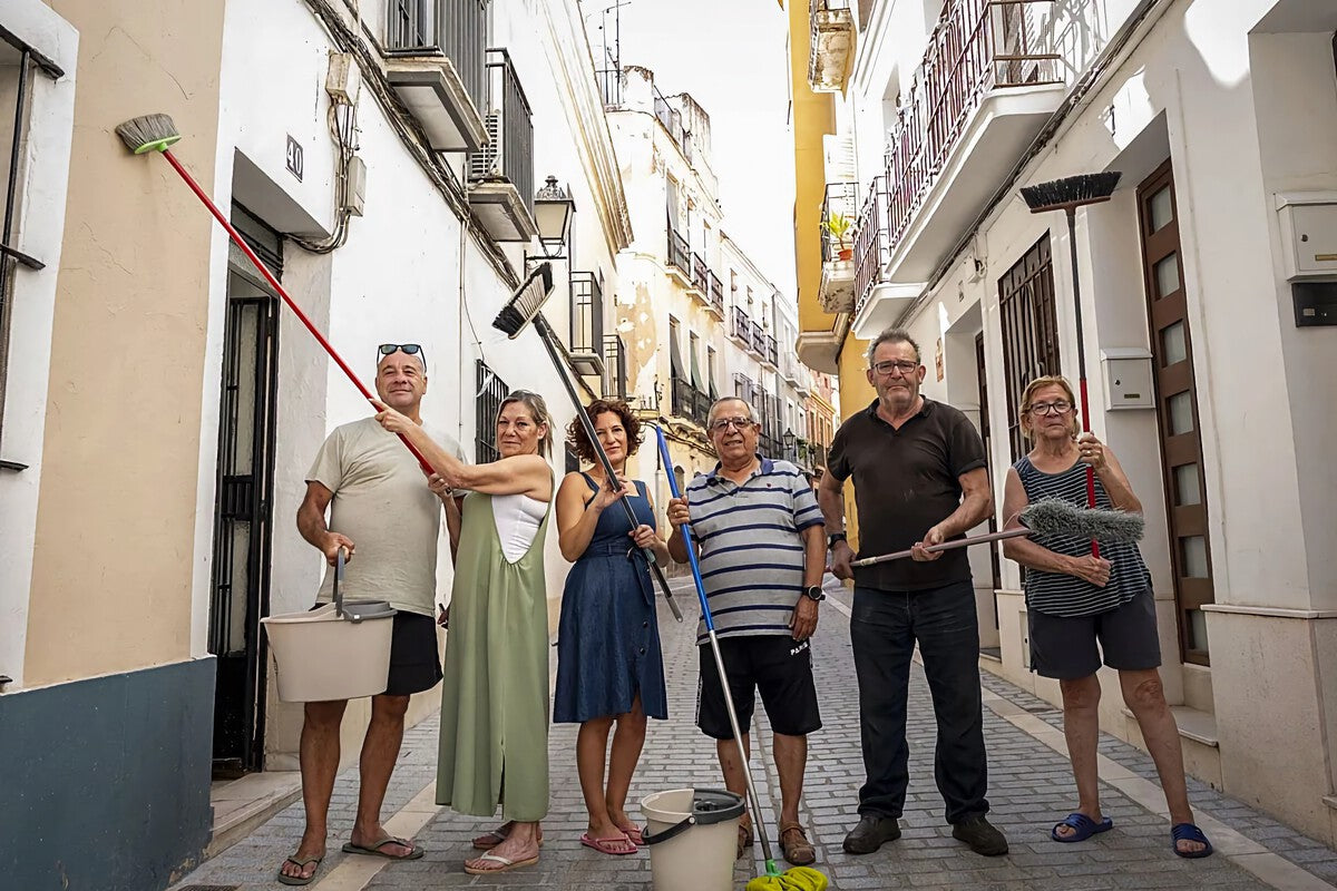 Badajoz Neighbors Declare War on Pigeons in Old Town