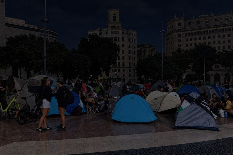 Barcelona Cuts Power to Plaza Catalunya Protest Camp Over Safety