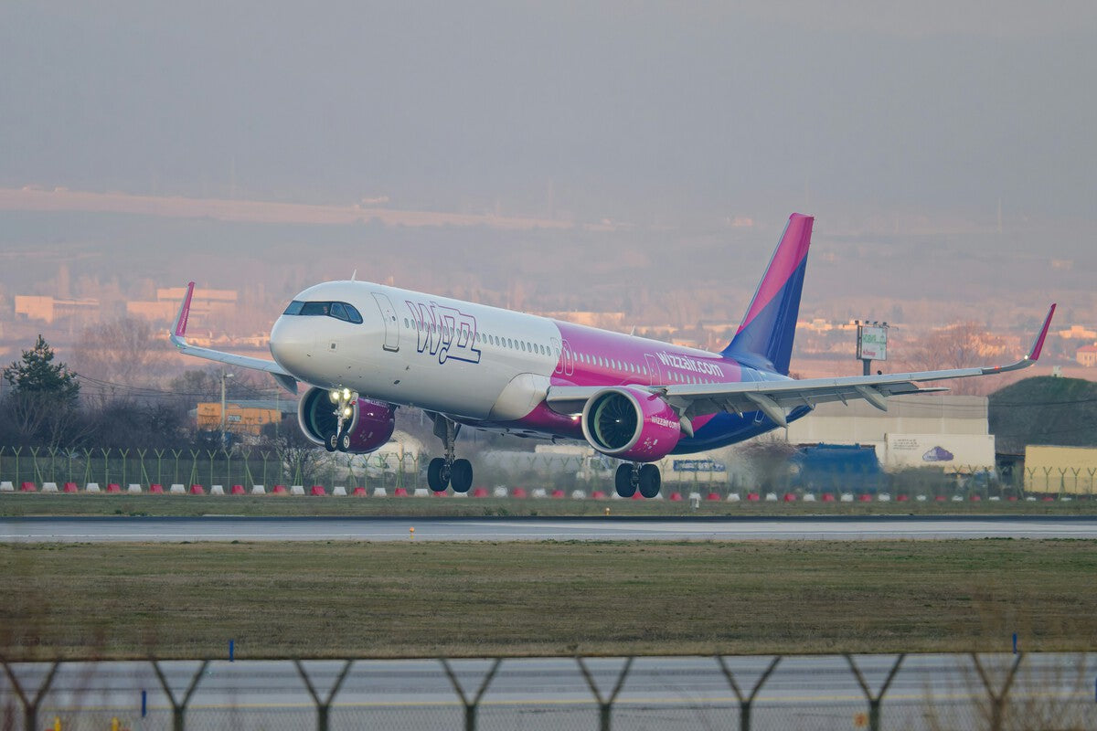 Wizz Air Challenges Ryanair's Dominance at Zaragoza Airport