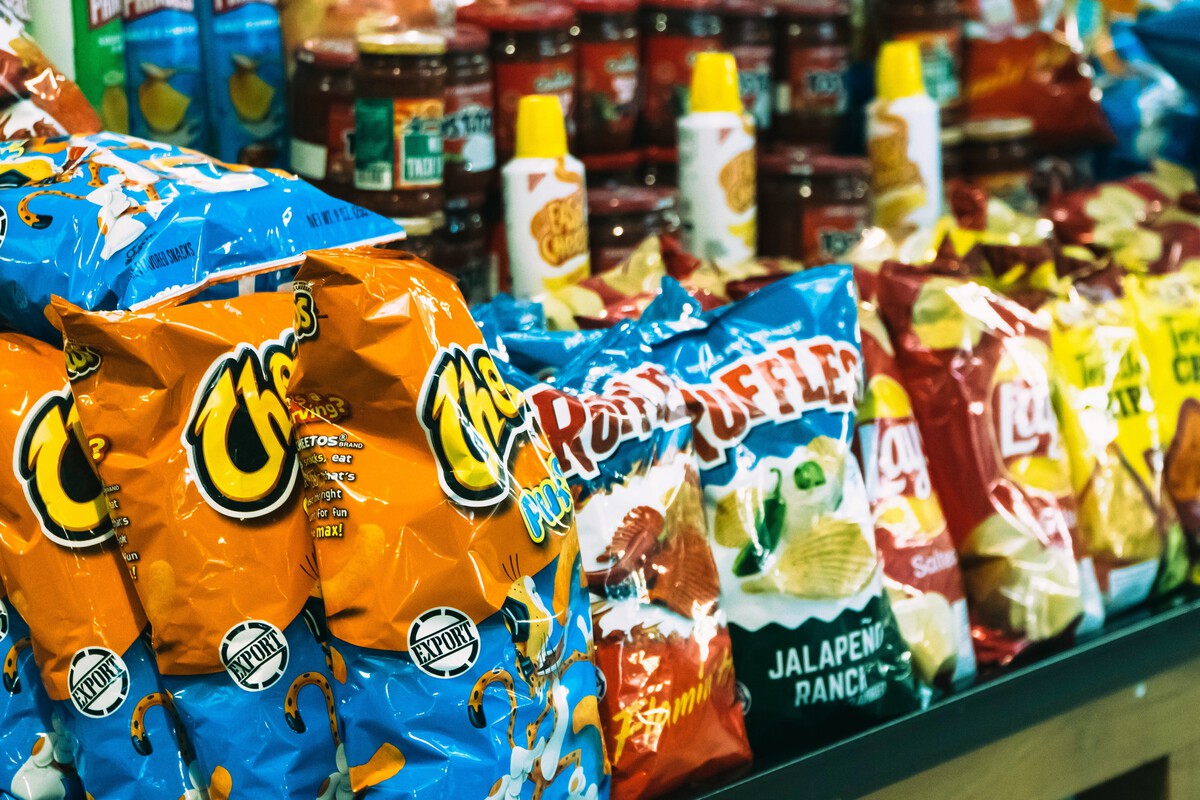 Junk Food Texture Secret: Why You Eat 15% More Without Noticing