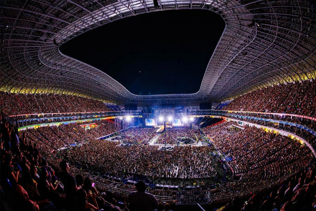 Madrid's Temporary Shakira Stadium: 57,000 Fans Per Night