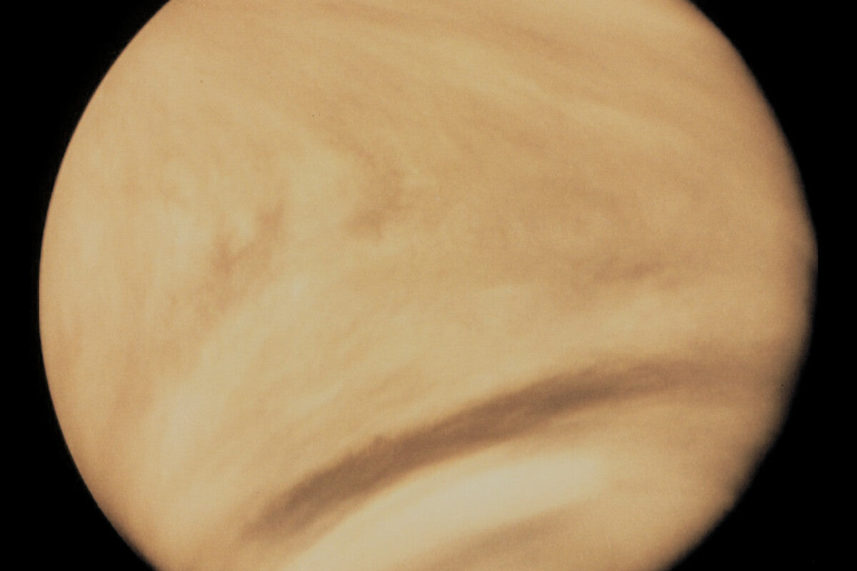 Venus Clouds Could Harbor Life, New Lab Study Finds