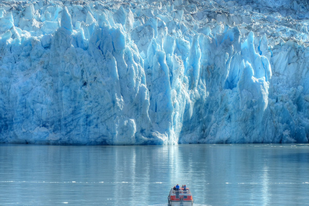 Saudi Prince's 1977 Iceberg Tow: A Water Crisis Fix That Became a Cocktail