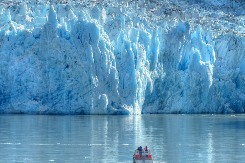 Saudi Prince's 1977 Iceberg Tow: A Water Crisis Fix That Became a Cocktail