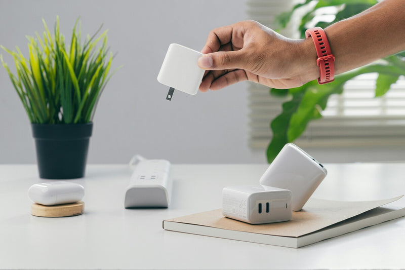 Best Fast Chargers for Phone, Tablet, and Laptop: 6 Top Models