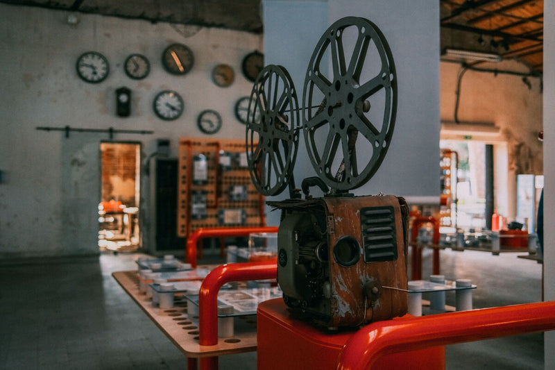 León Man Saves 150 Vintage Movie Projectors From Landfill