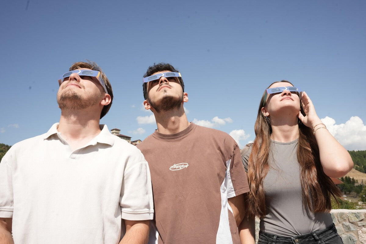Andalusia Eclipse Glasses Warning: One-Minute Limit Debated
