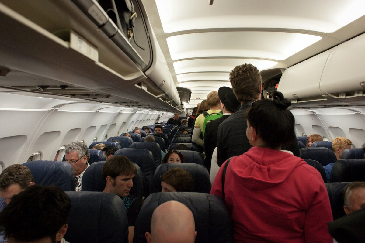 Astrophysicist Solves Airplane Boarding, Airlines Ignore