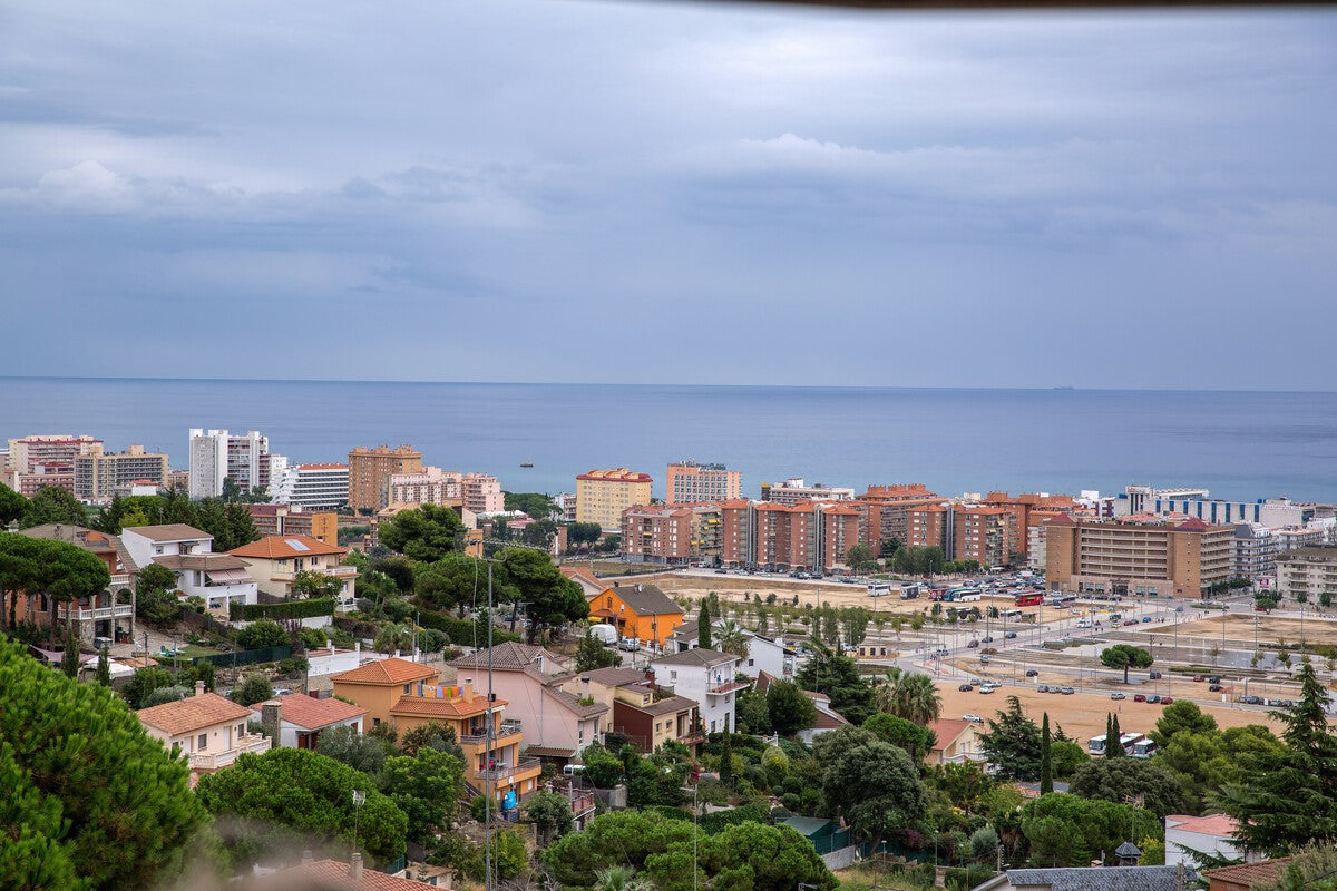 Imserso Tourism Battle: Why Salou Is Beating Benidorm for Seniors