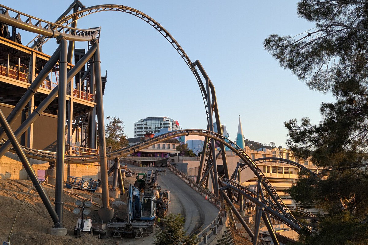 Fast & Furious Roller Coaster Hits 116 km/h in Near Silence