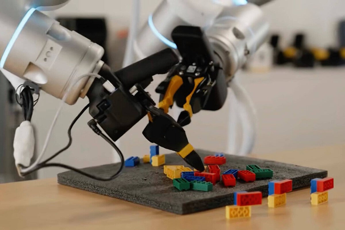 GEN-1.5 Robot Learns New Tasks from a 10-Second Demo