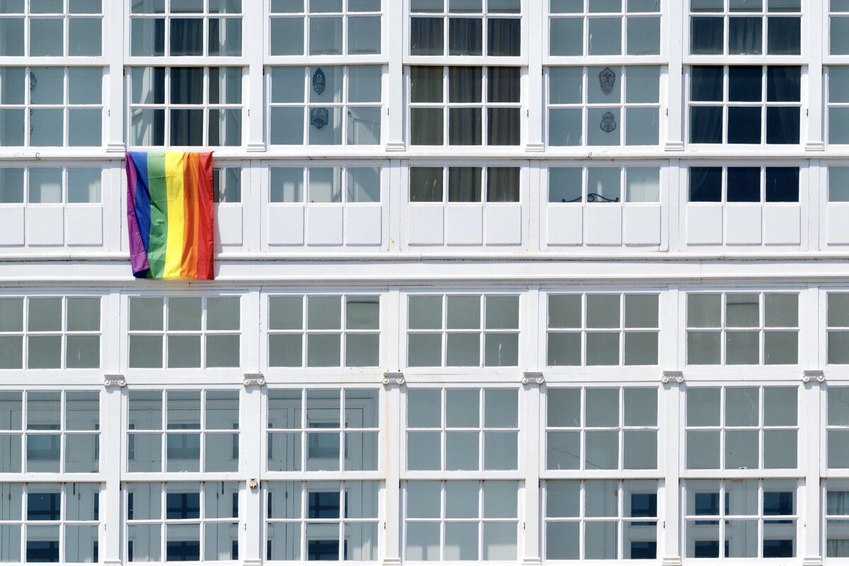 Spanish Cities Crack Down on Balcony Flags with Fines