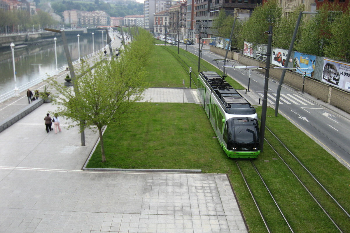 Bilbao and Vitoria Tram Collision Risk: New Trams Can't Cross