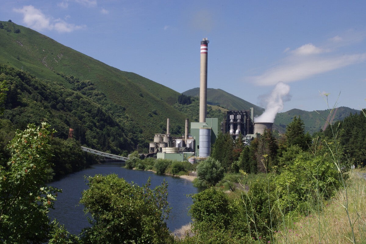 Soto de la Barca: The Abandoned Asturian Village Near a Power Plant
