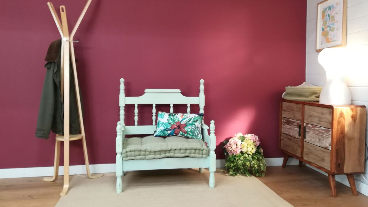 Make a Provençal armchair with a disused headboard - grandgoldman.com