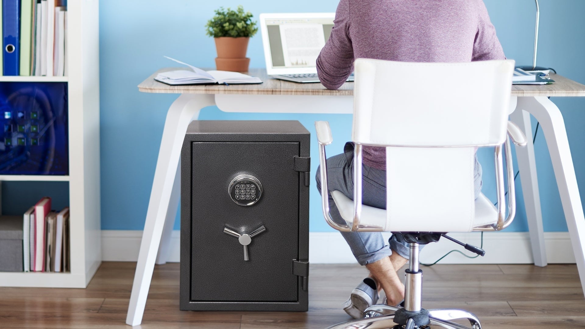 18 Best Fireproof & Waterproof Home Safes (Reviews)