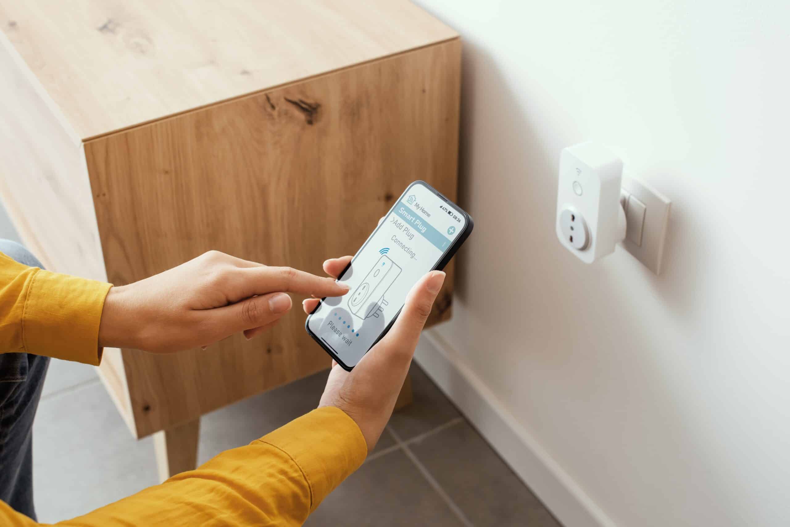 15 Best Smart Plugs for Home & Office (Reviews)