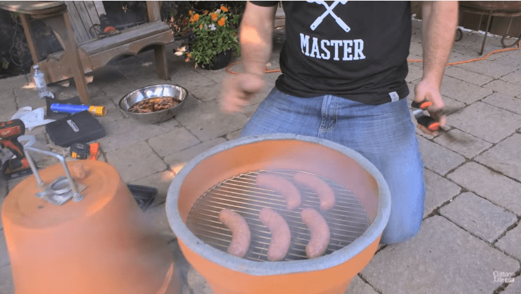 How to make a grill using two pots - grandgoldman.com