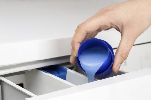 5 Ways to use fabric softener in your home - grandgoldman.com