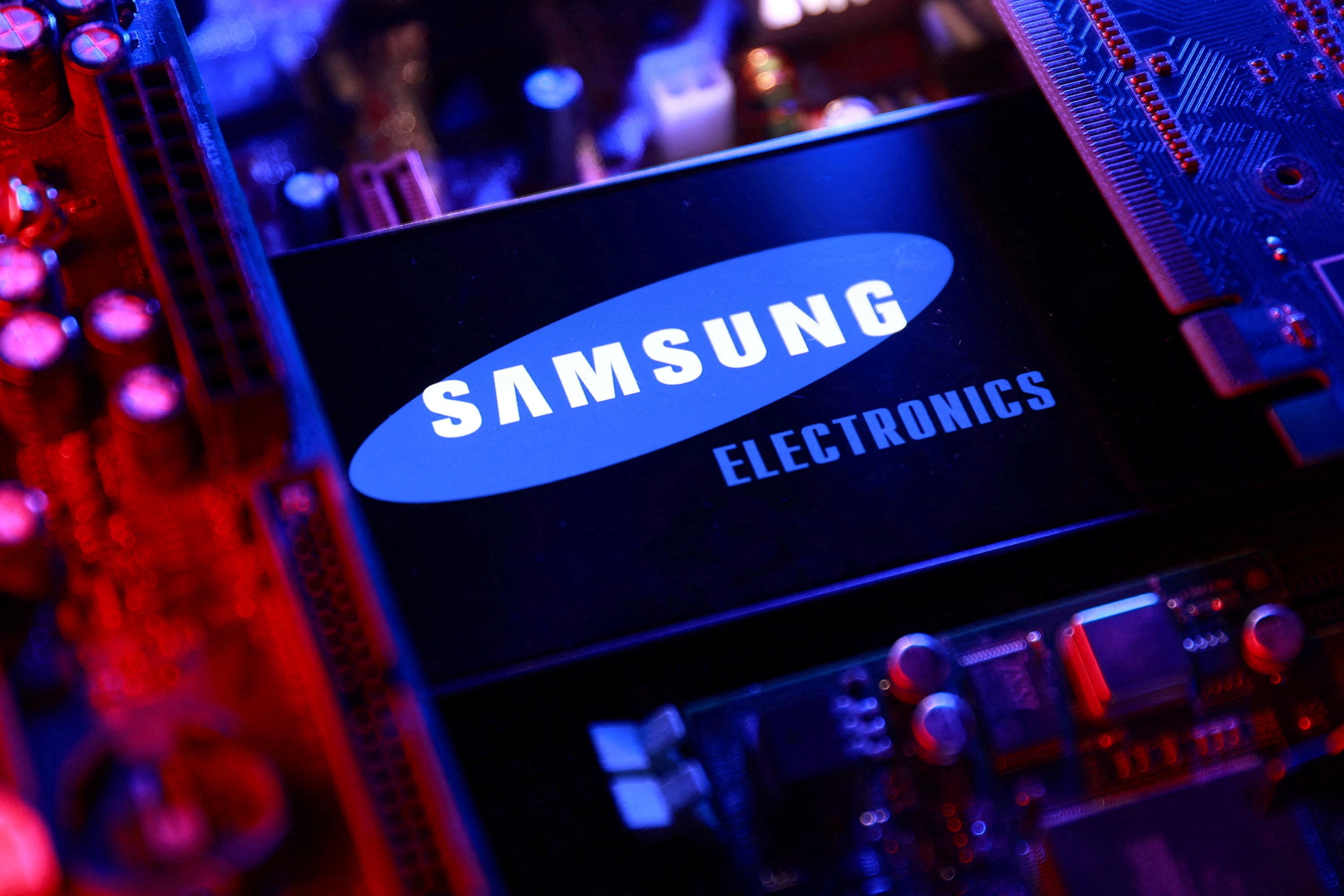 Samsung Shares Surge as AI Chip Profits Seen Jumping 8-Fold - grandgoldman.com