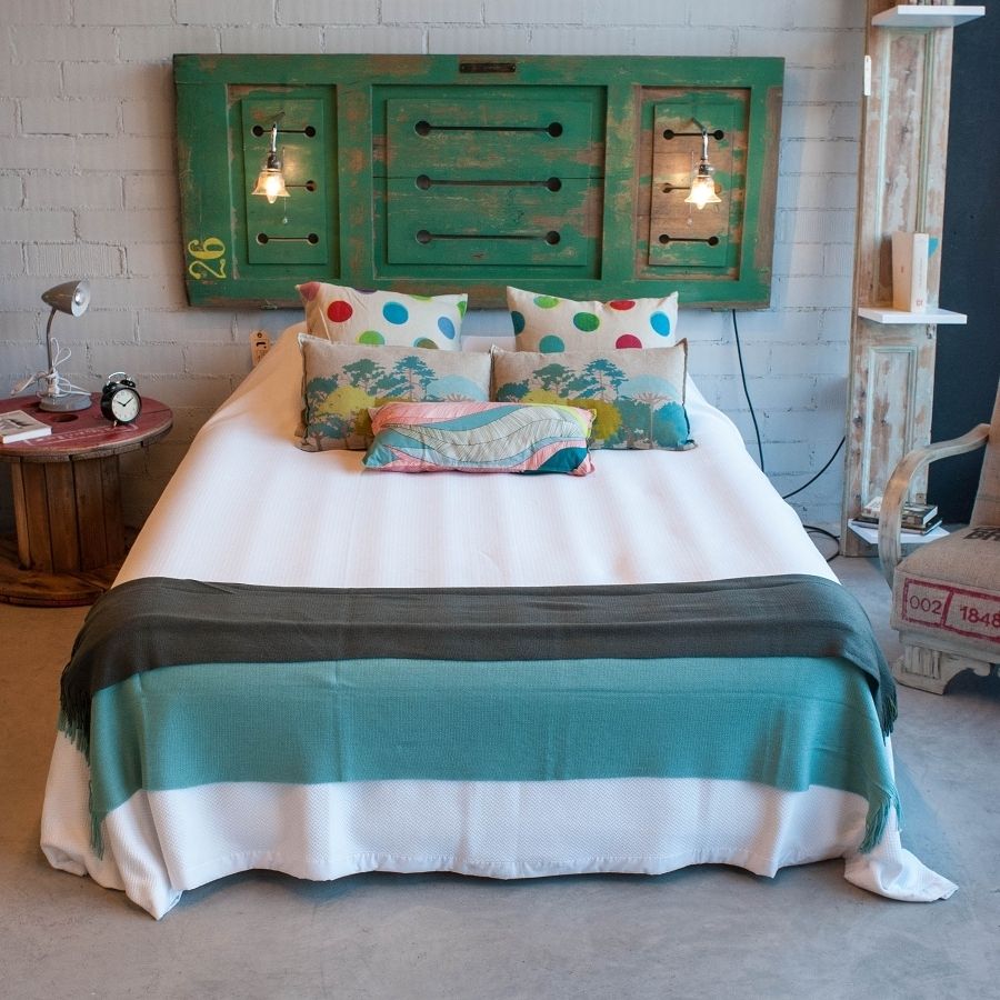 Great and Useful Ideas to Recycle Old Wooden Doors! - grandgoldman.com