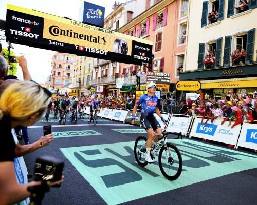 Tour de France 2026: Jasper Philipsen Wins Stage 17 in Sprint