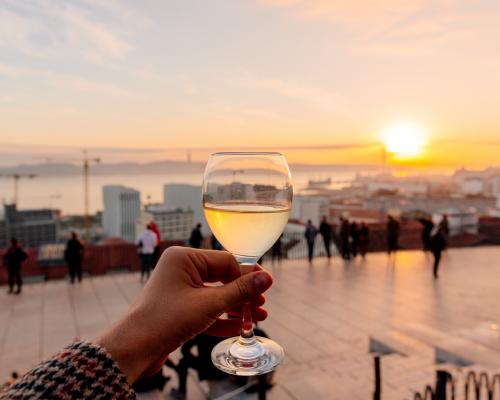 Is Vinho Verde the Perfect Summer Wine - grandgoldman.com