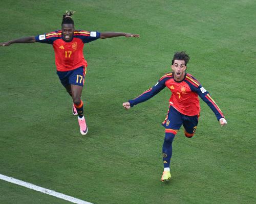 Spain's World Cup Victory: Nico Williams & Ferran Torres Adapt