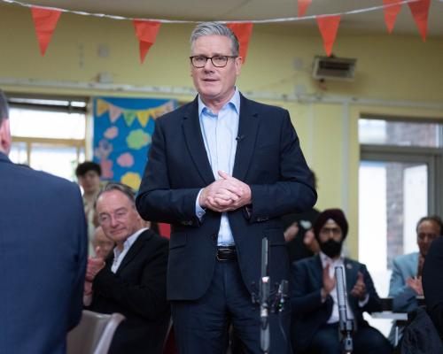 UK Borrowing Costs Fall and Pound Rises After Starmer Vows to Stay a - grandgoldman.com